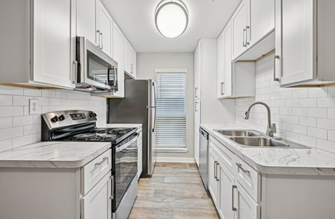 Kitchen area in the D5 floor plan at Windridge On The Parkway Apartments in Dallas, TX